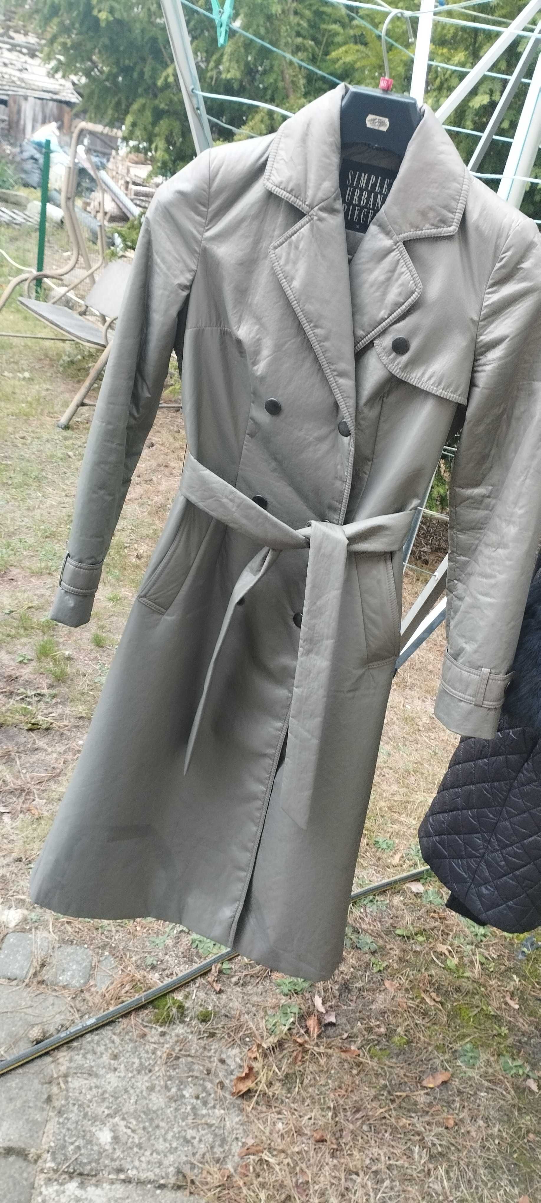 Płaszcz marki Simple