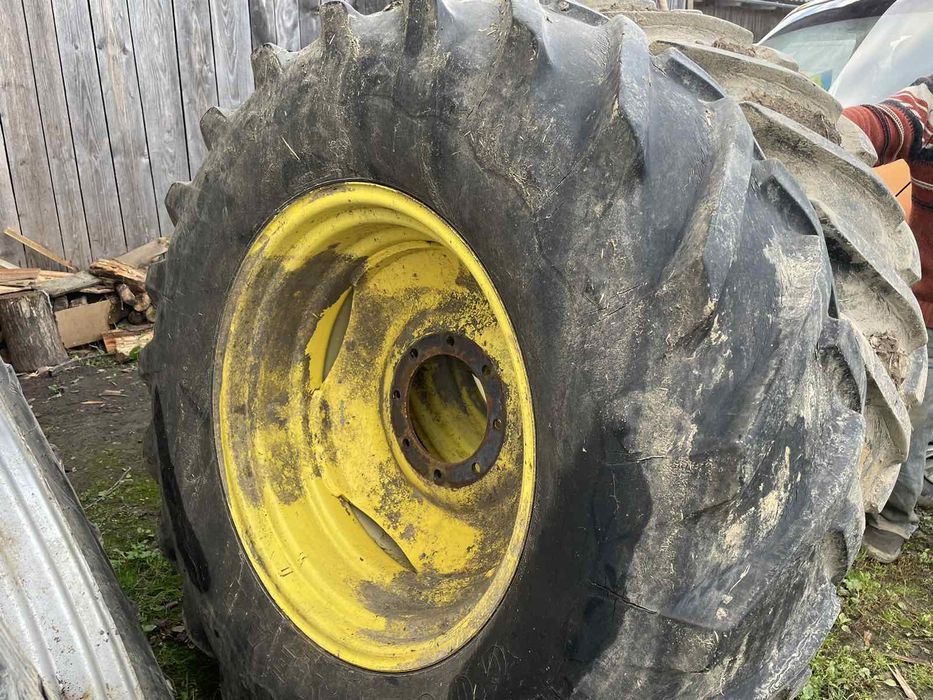 Продам колеса до комбайна John Deere