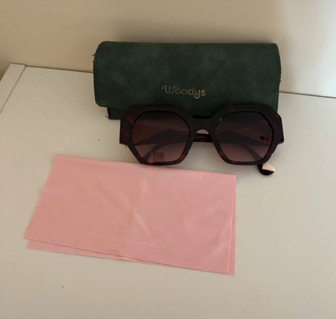 Óculos de sol woodys novos