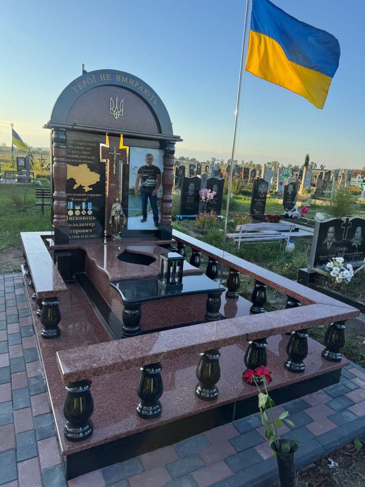 Встановлення памʼятників