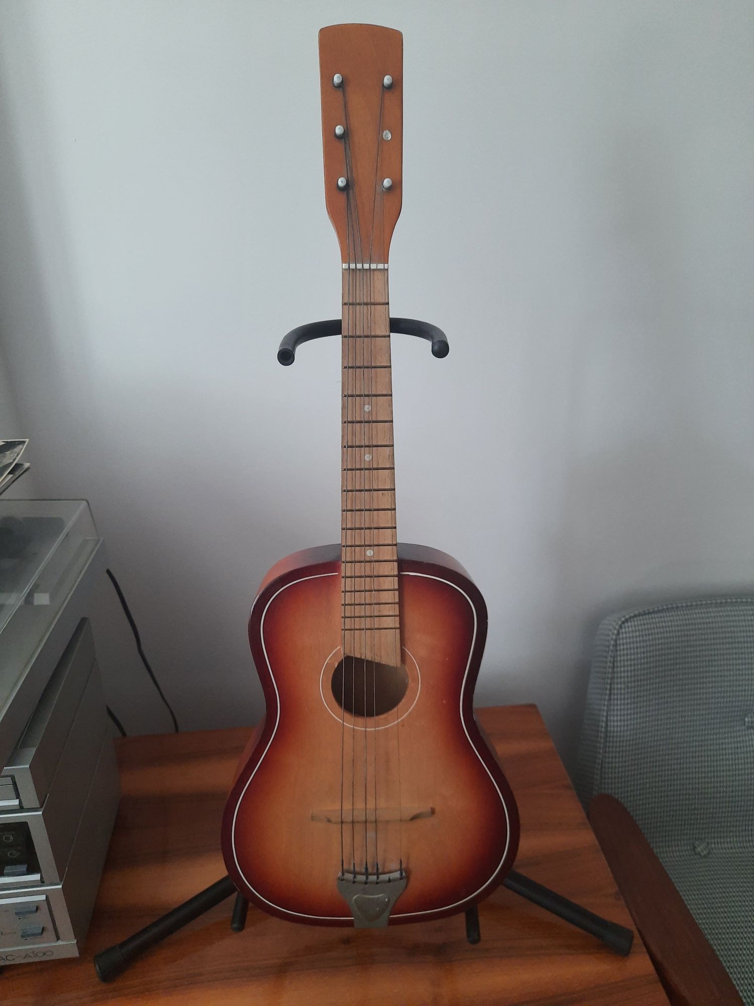 Mała gitara klasyczna 72 cm + statyw