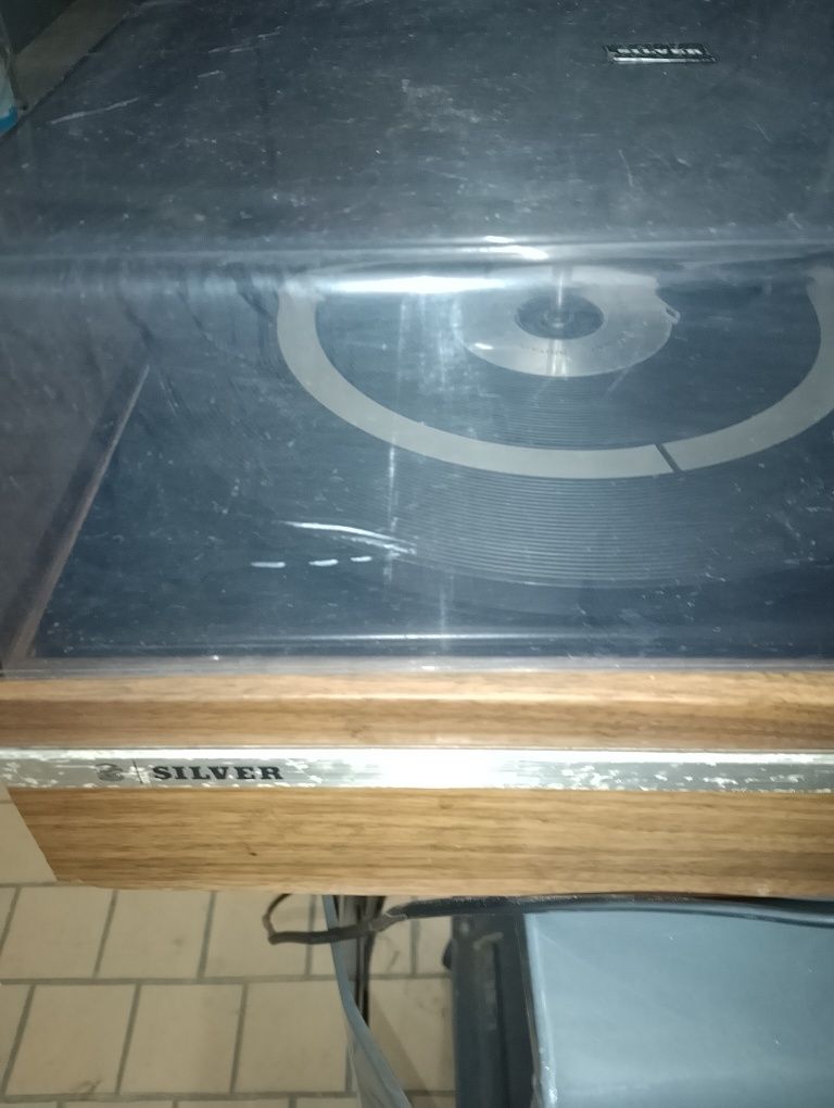 Radio silver leitor de cassetes com gira discos