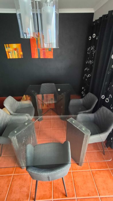 Mesa de Jantar em Pedra com Tampo de Vidro