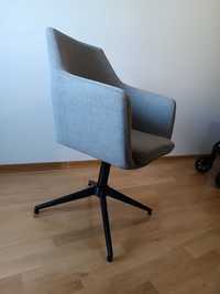 Krzesło tapicerowane z podłokietnikami Nora, obrotowe WESTWING