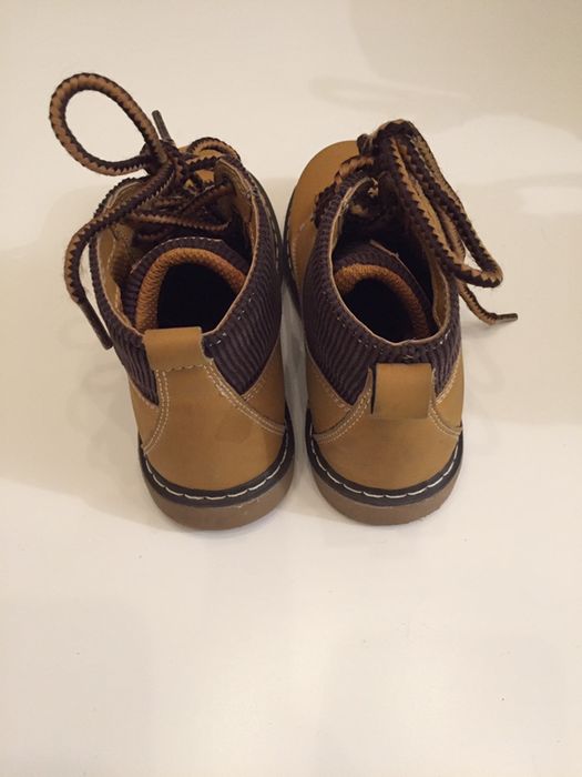 Botas menino camel, tamanho 28
