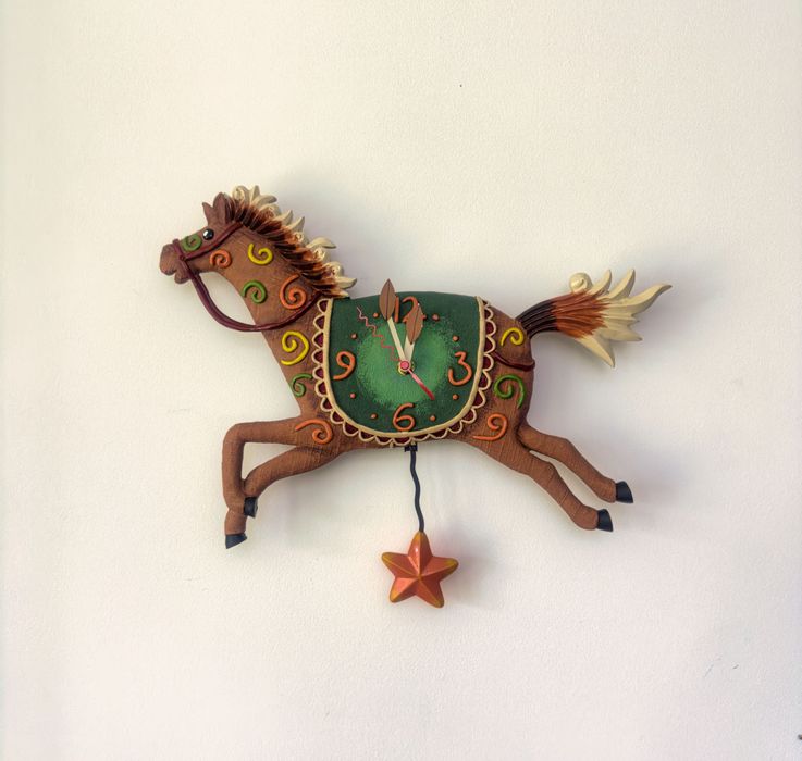 ZEGAR ŚCIENNY  z wahadłem - koń, kucyk. Do pokoju dziecięcego.