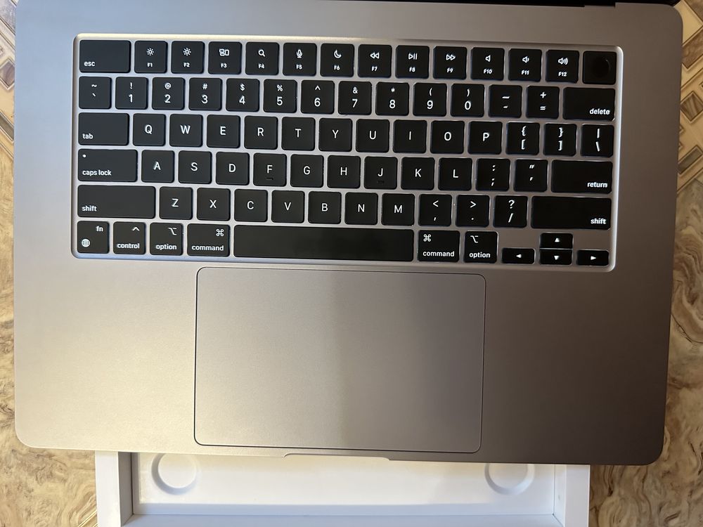MacBook Air 15 M3 16 RAM 8cpu/10gpu