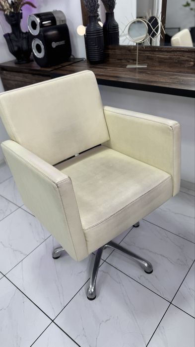 Перукарське крісло гідравліка