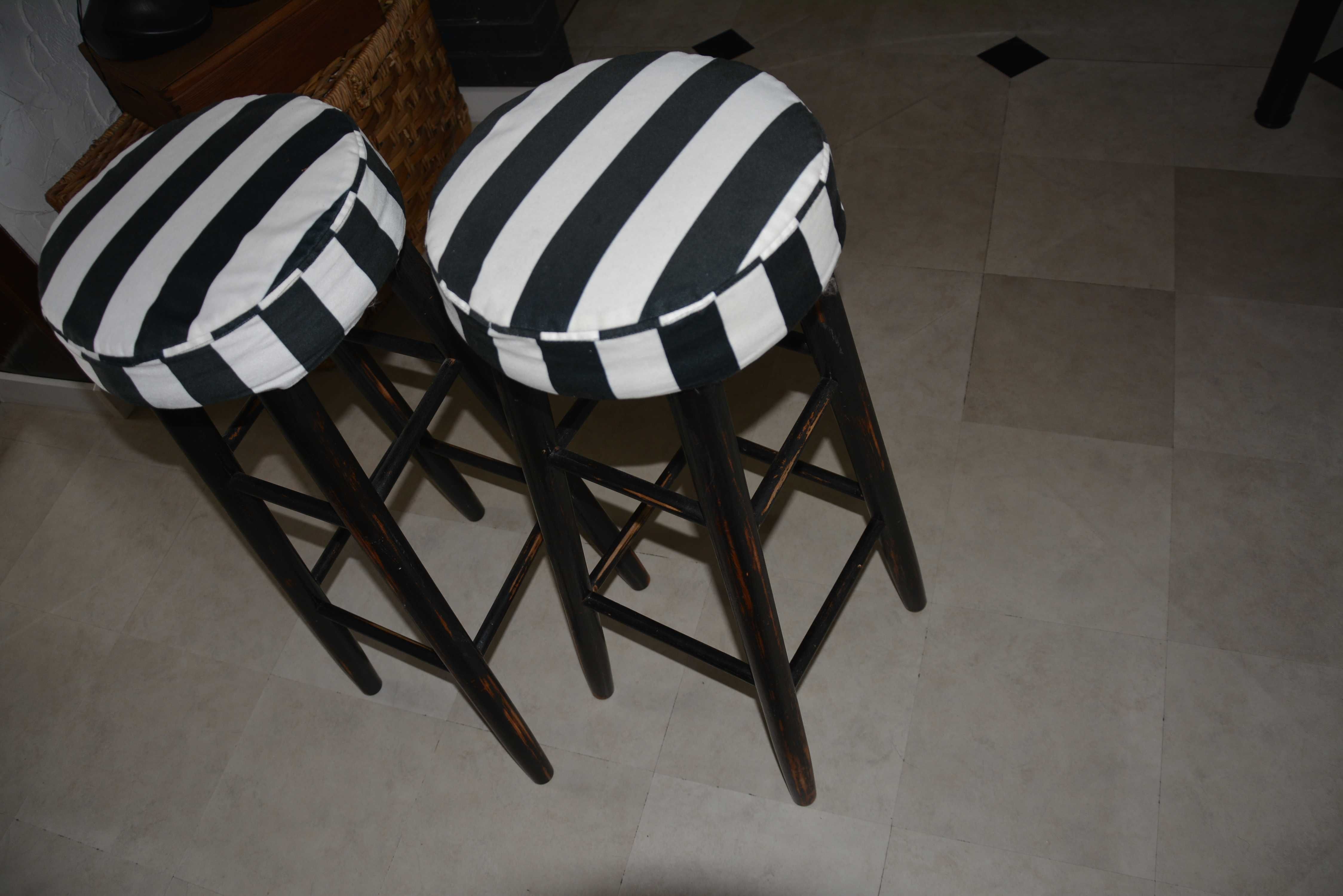 hoker drewniany w paski czarno białe stołek barowy vintage krzesło