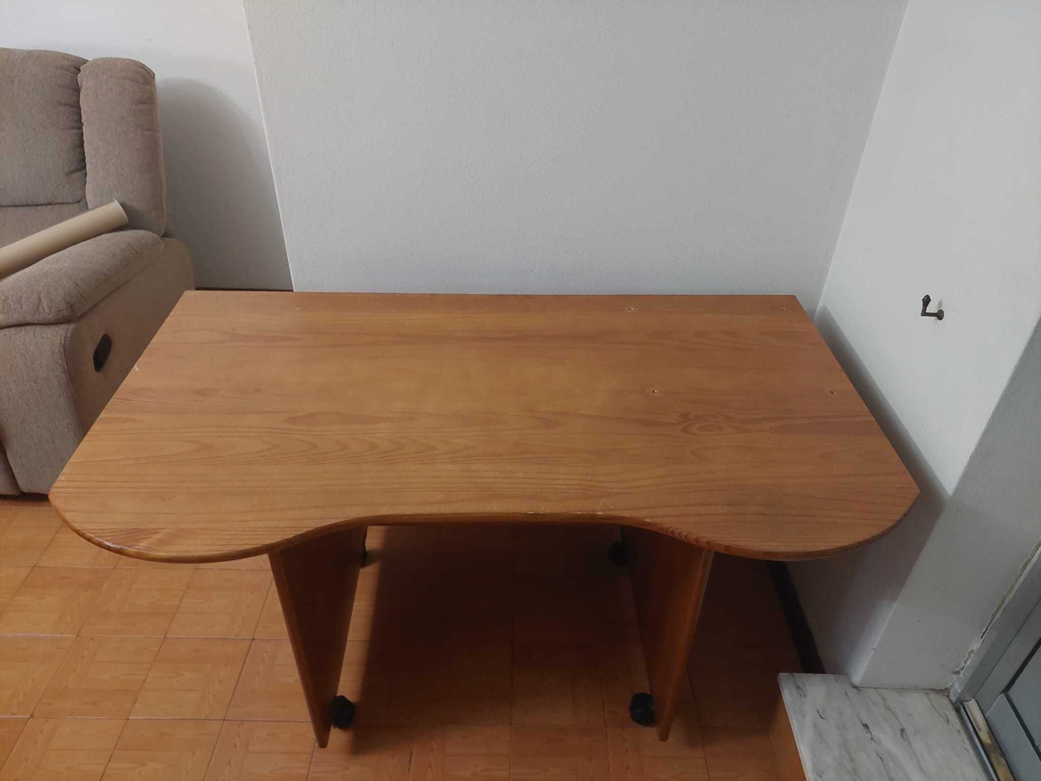 Secretaria castanho claro