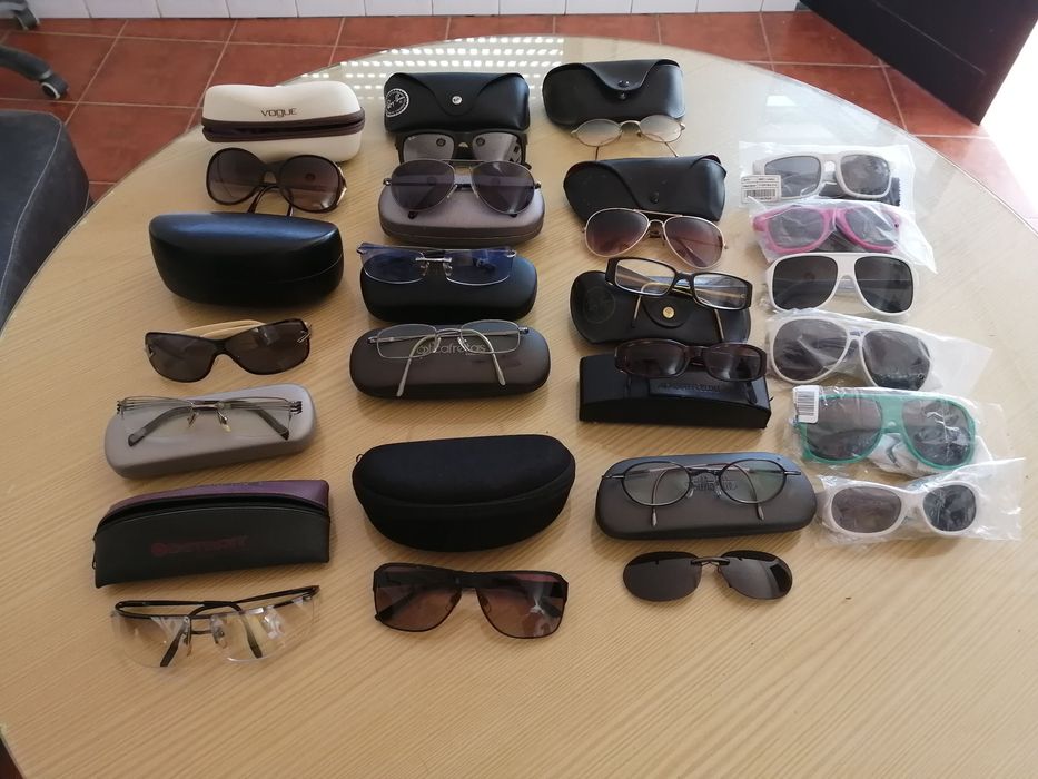 colecção de óculos de sol e graduados com respectivas caixas
