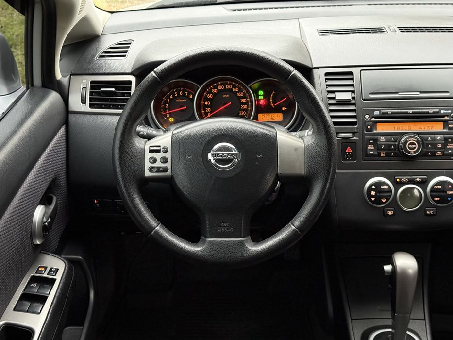 Nissan Tiida, автомат на гарній комплектаціі.