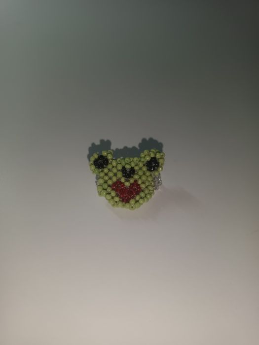 Pierścionek żabka z koralików ręcznie robione
