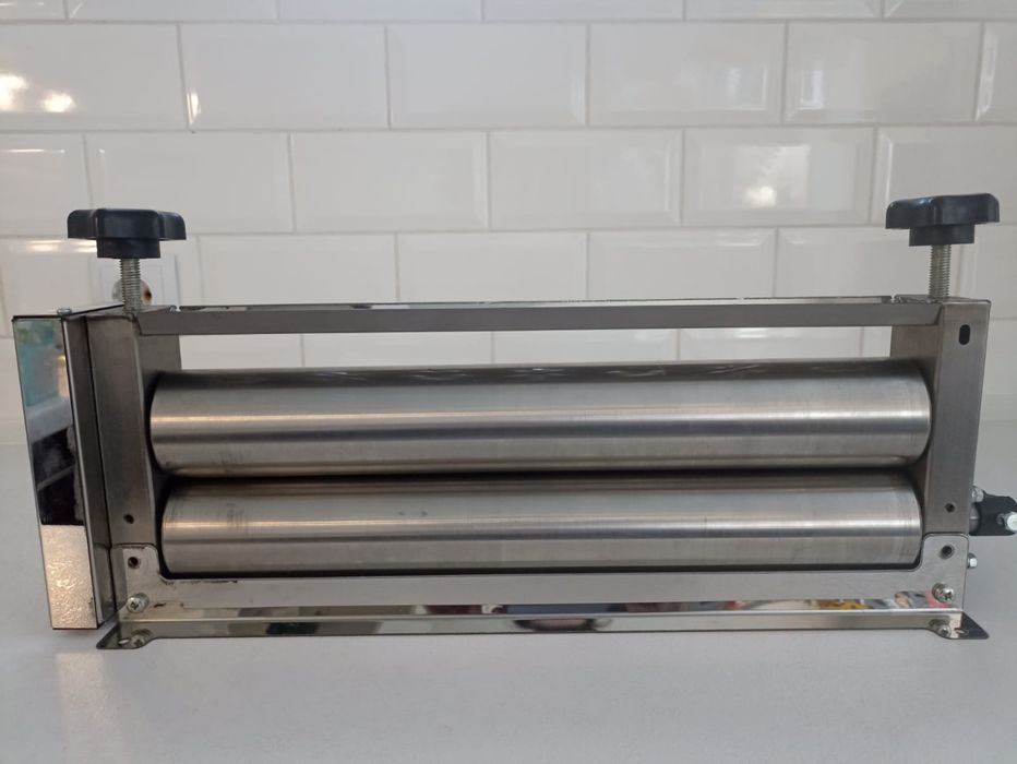 Тісторозкатка ТРМ400  нержавійка,НОВА (тестораскатка) стальні шестерні