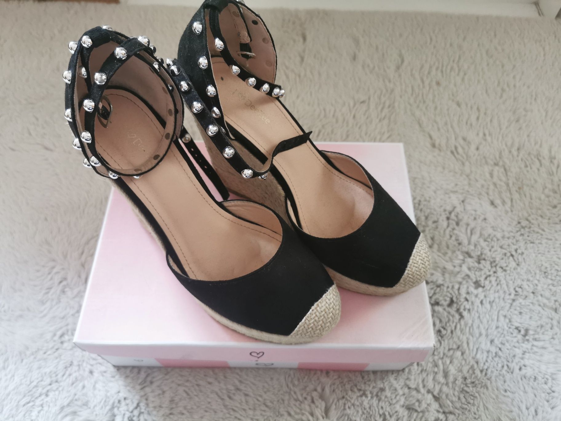 Czarne espadryle na koturnie DeeZee