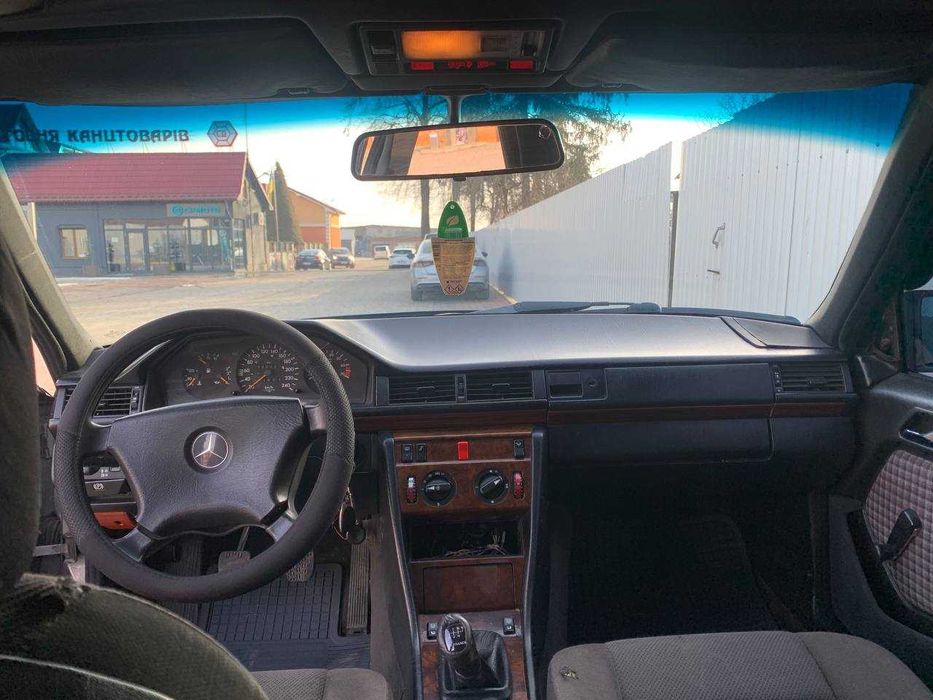 Легендарна Mercedes w124