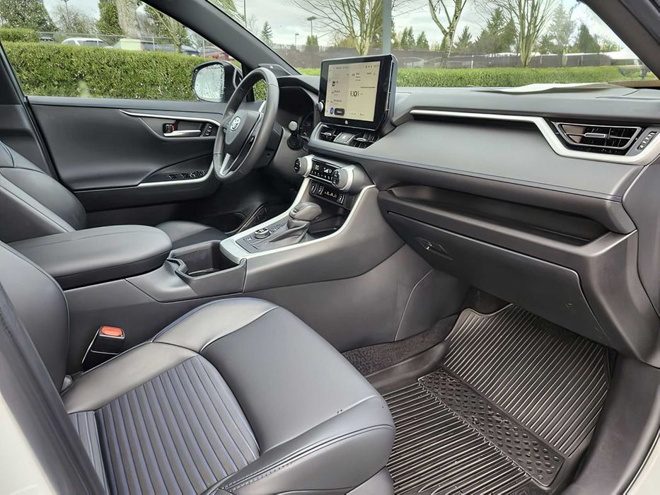 Toyota RAV4      2023