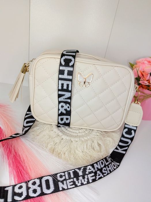 Nowa z metką - Stylowa Torebka na Pasku Pikowana na Zamek Ciepła Biel