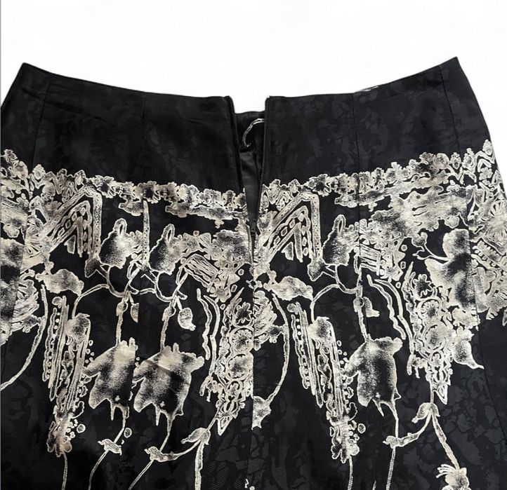 Спідниця жіноча чорного кольору з білим візерунком L-XL розмір б/у