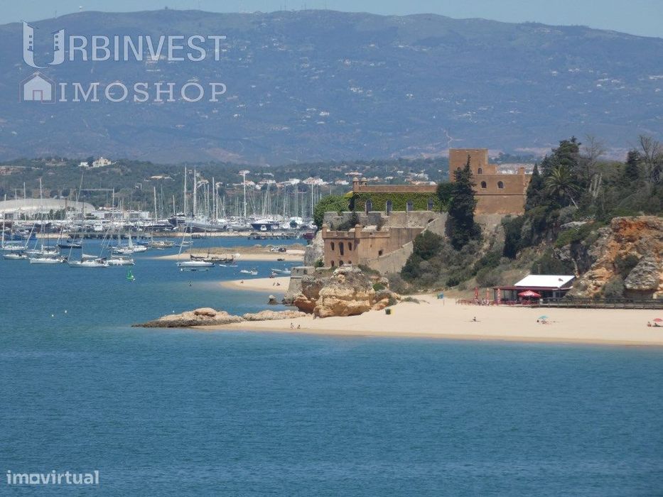 Terreno para construção de Hostel, com projecto aprovado e construç...