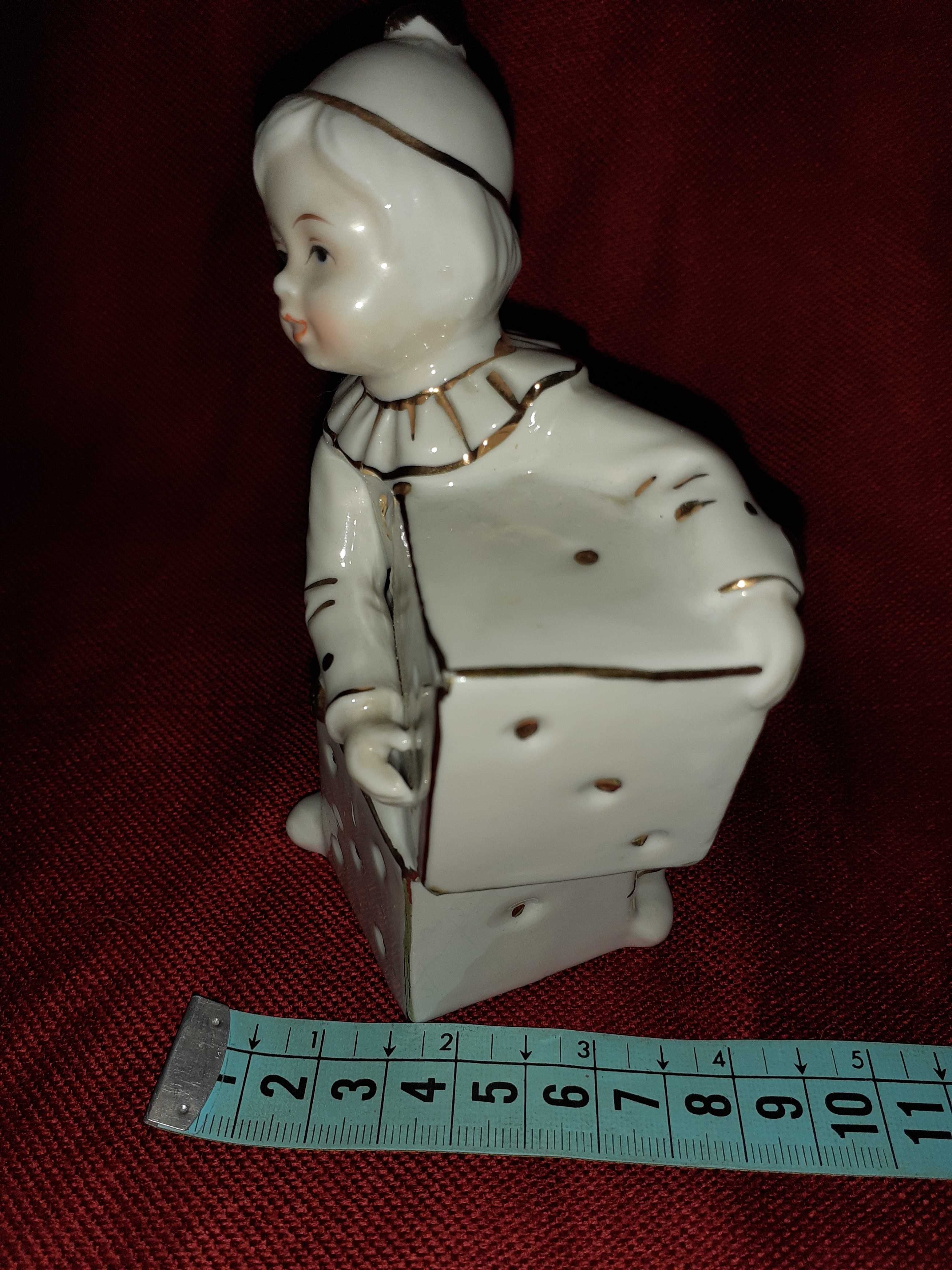 Estatueta Pierrô / Pierrot em Porcelana Marcado " P "