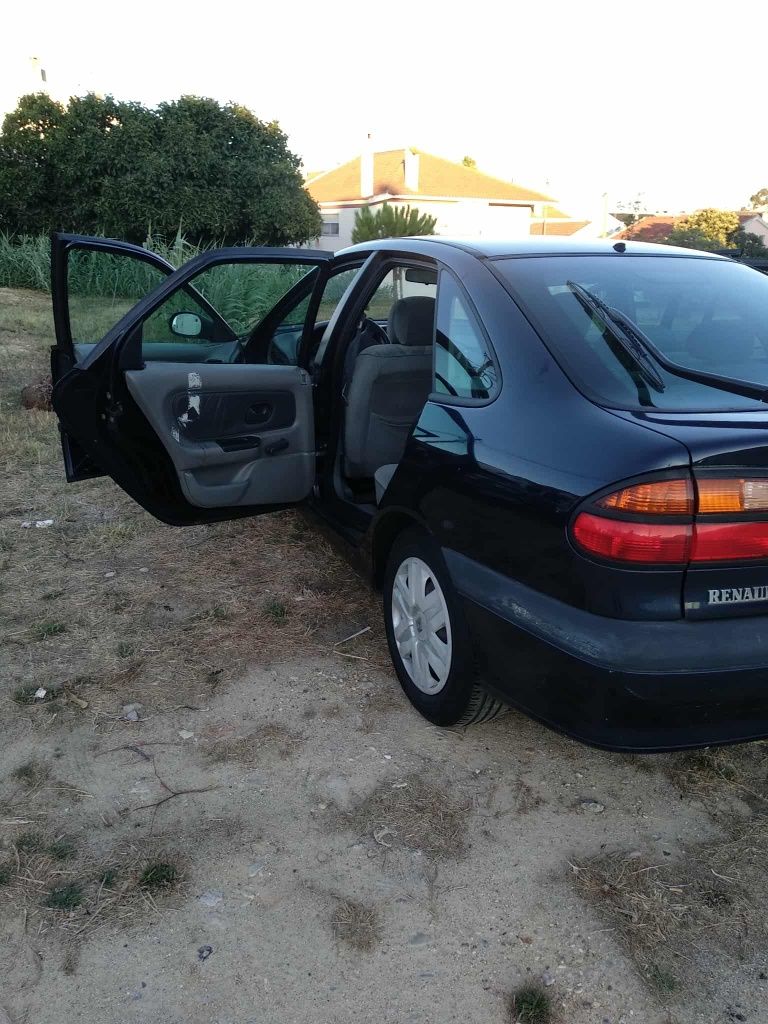 Renault Laguna p