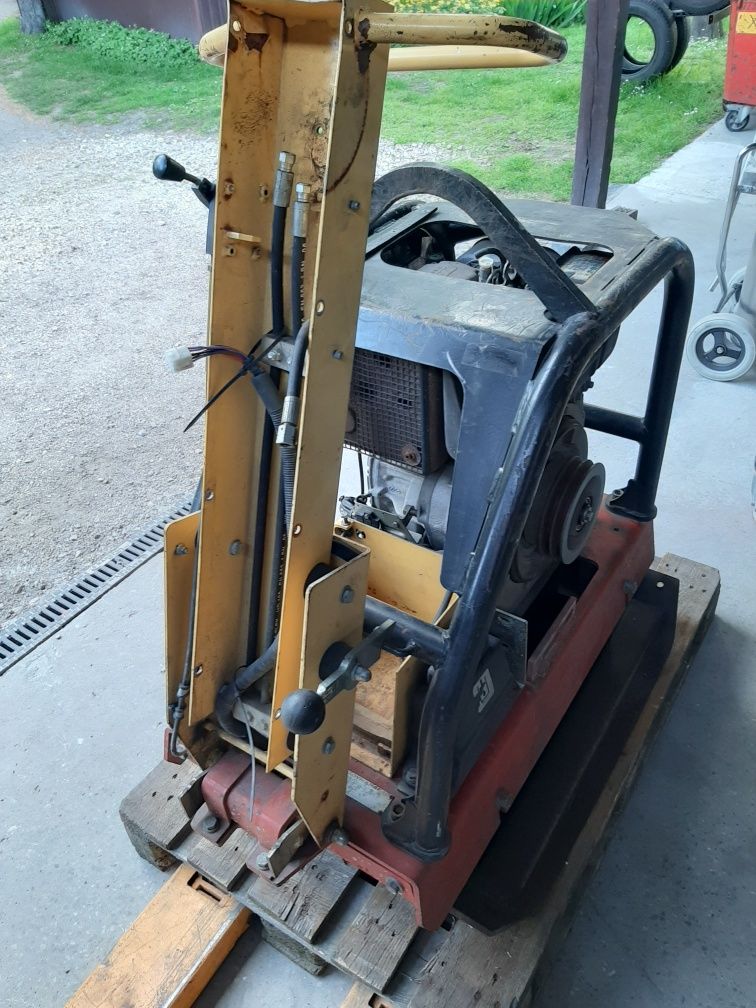 Zagęszczarka LG500 Dynapac Atlas Copco uszkodzony silnik na części