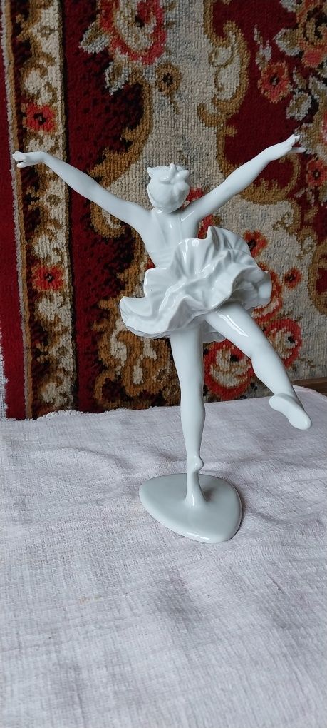 Фарфоровая статуэтка балерина. ГДР