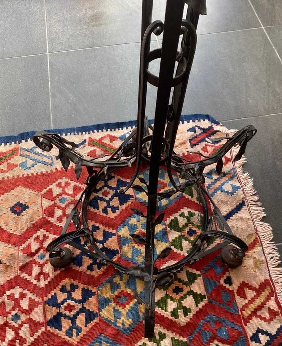 Candeeiro Arte Nova em ferro forjado – peça de antiquário