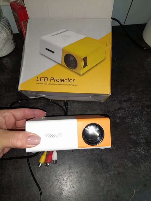 Кинопроєктор под флешку