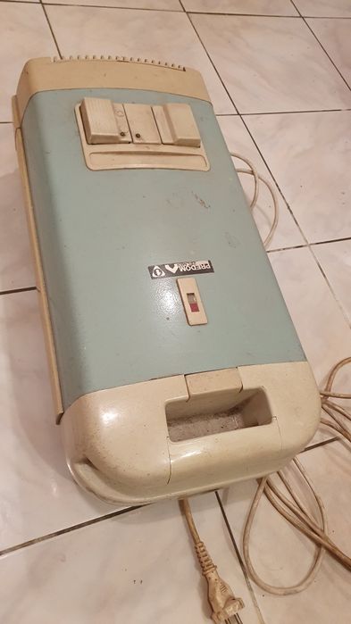Stary sprzęt. Zabytki techniki. Telewizory, odtwarzacze.