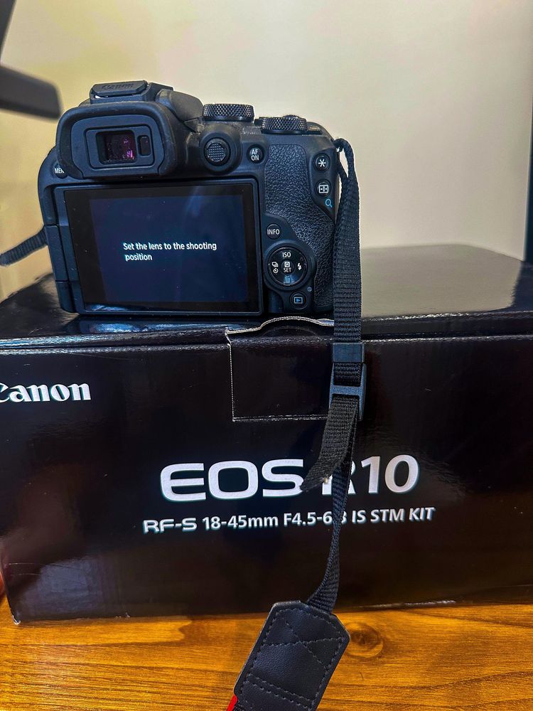 Canon EOS R10 + Lente RF-S 18-45mm f/4.5-6.3 IS STM