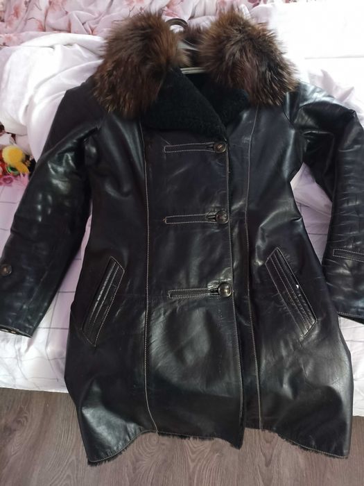 Зимове шкіряне пальто