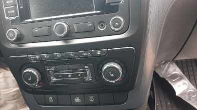 Skoda Yeti 09-13r Radio Konsola Kierownica Kratki Nawiewu Schowek