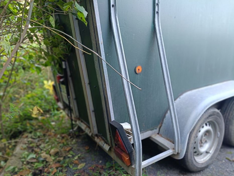 Przyczepa koniowóz, do przewozu koni, kat.B, DMC 1300 kg