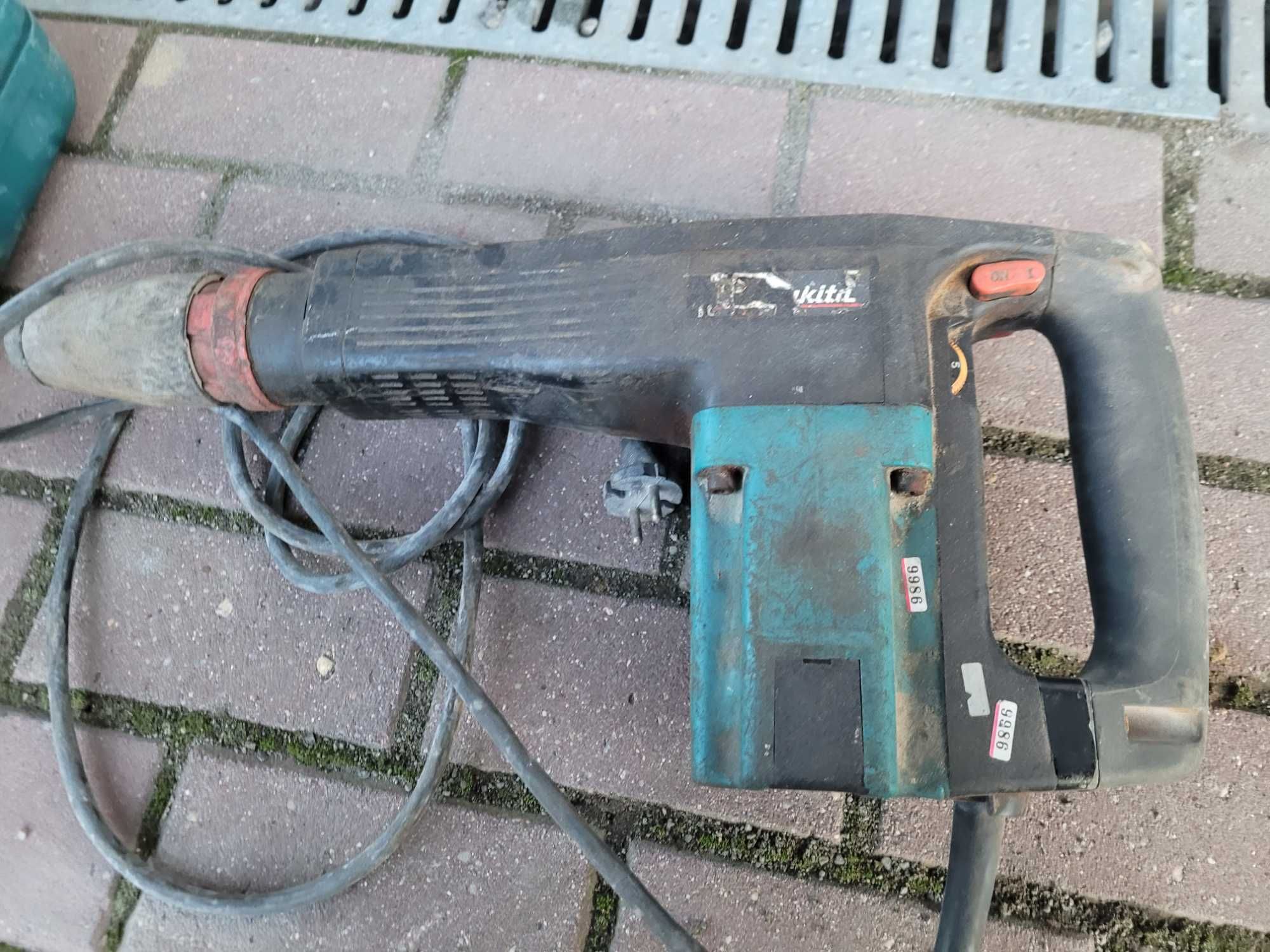 Młot udarowy Makita HM1100C + Walizka