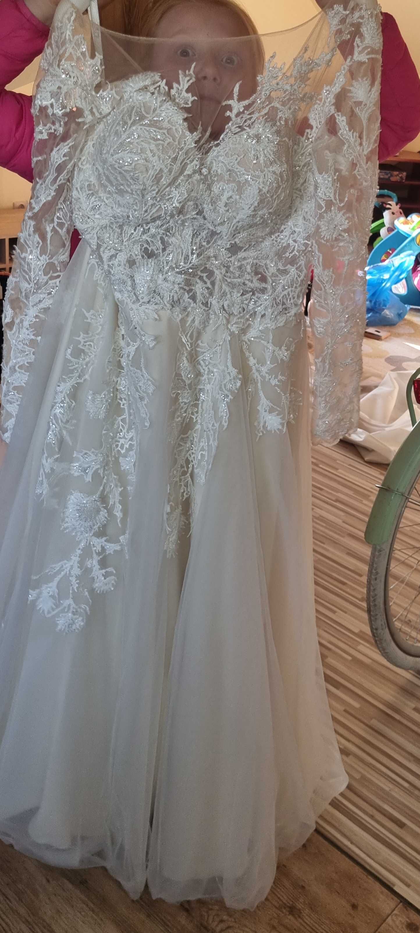 Przepiękna Suknia Ślubna z koronką  roz. L/XL