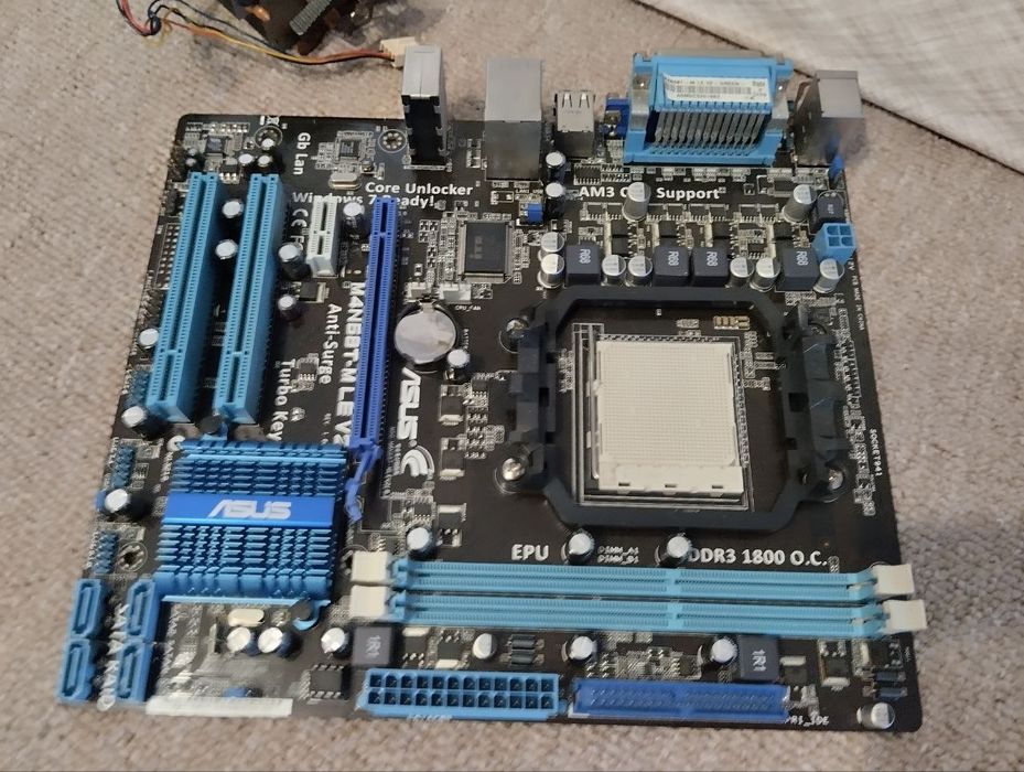 Материнка Asus m4n68t-m le v2