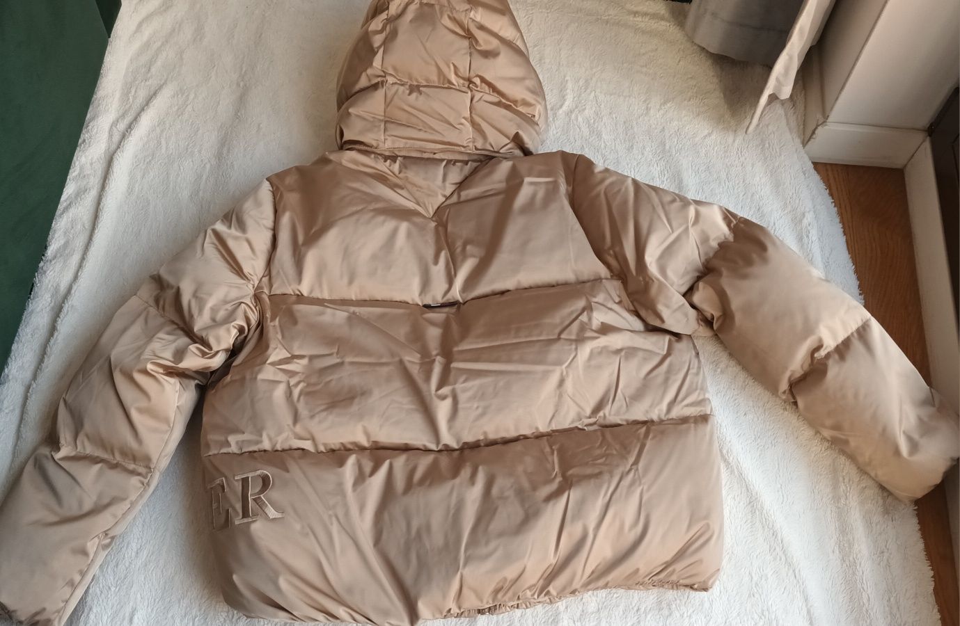 Damska kremowa kurtka puchowa Tommy Hilfiger Sateen r. L