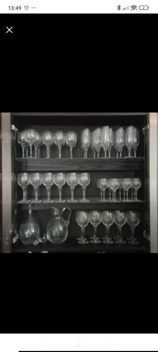 Serviço de copos de vidro muito bonito