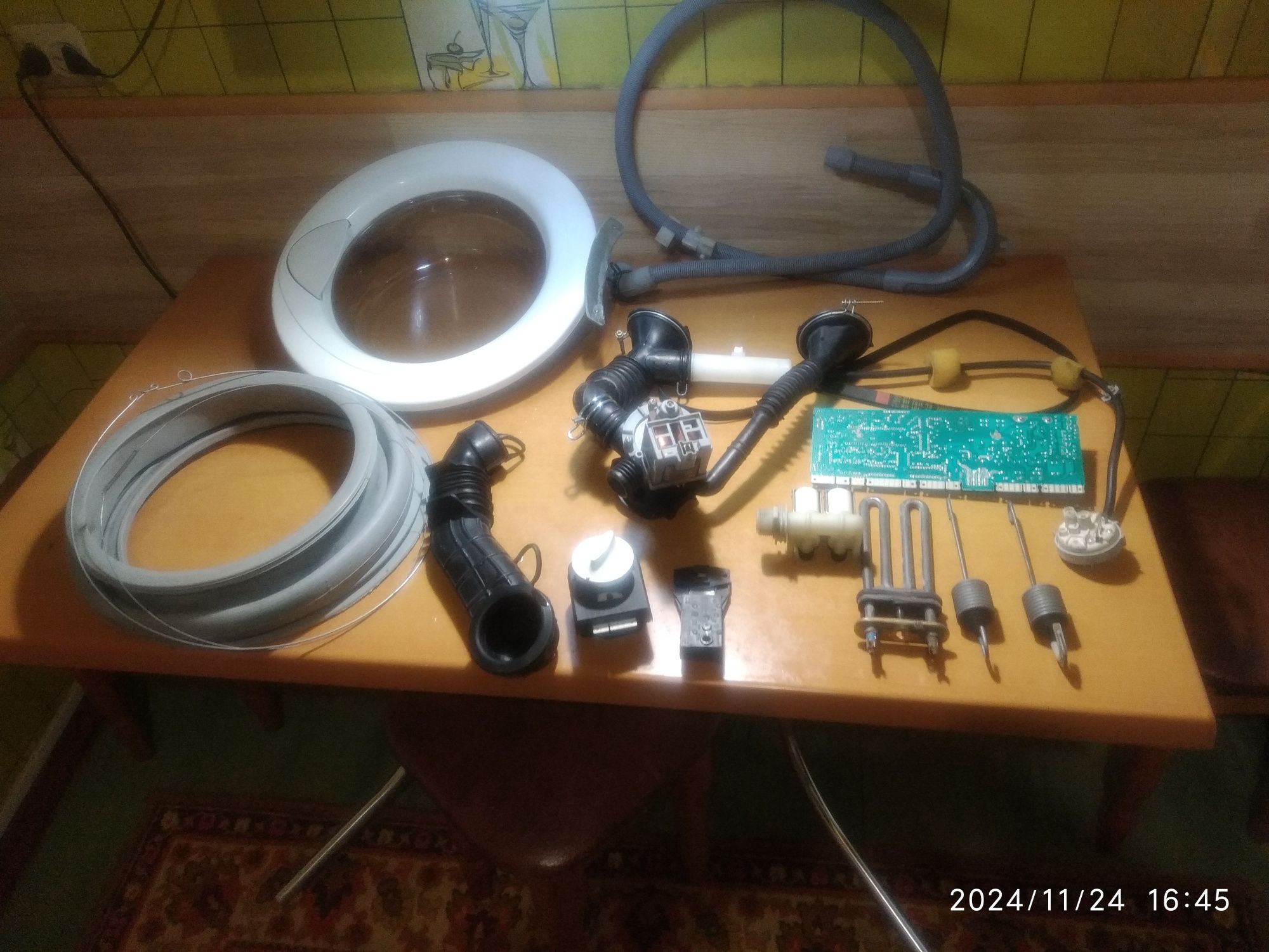 Продам запчасти к стиральной машинке.