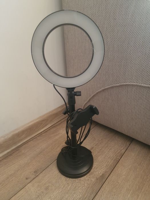 Lampa pierscieniowa Mozos