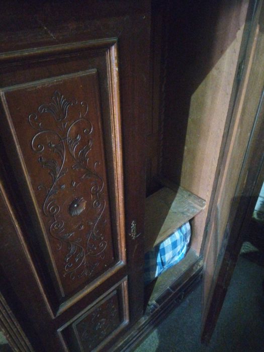 Шафа старовинна дерев'янна