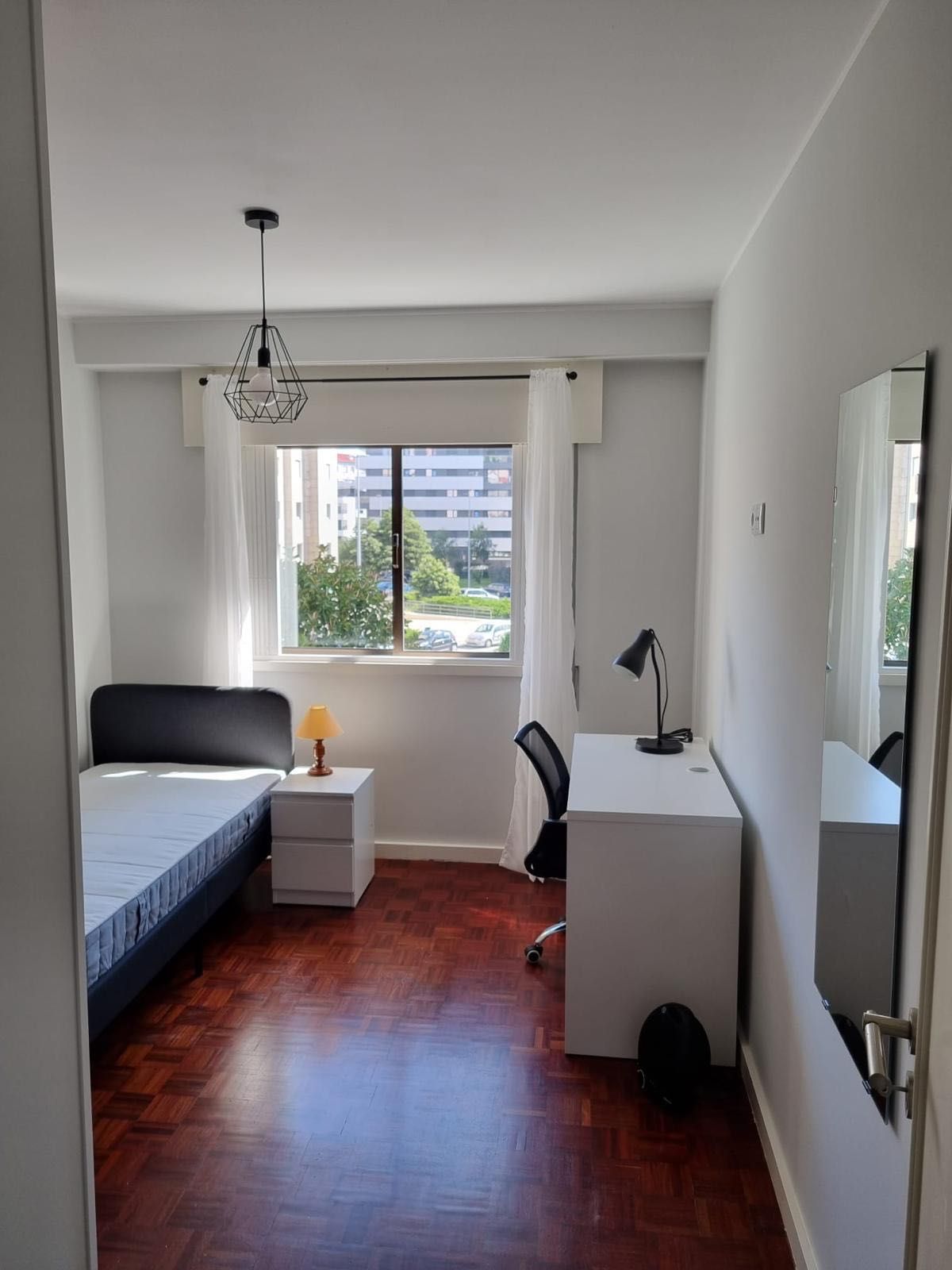 Arrendam-se quartos ao metro de Ramalde (Porto) a Raparigas Estudantes