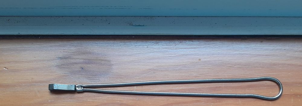 Relógio JAZ despertador muito antigo a funcionar.