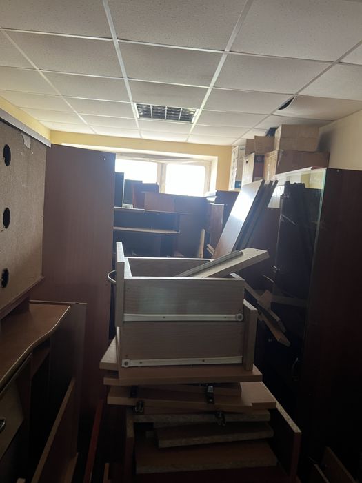 Продам офісні меблі на будь який смак (шафи, столи)