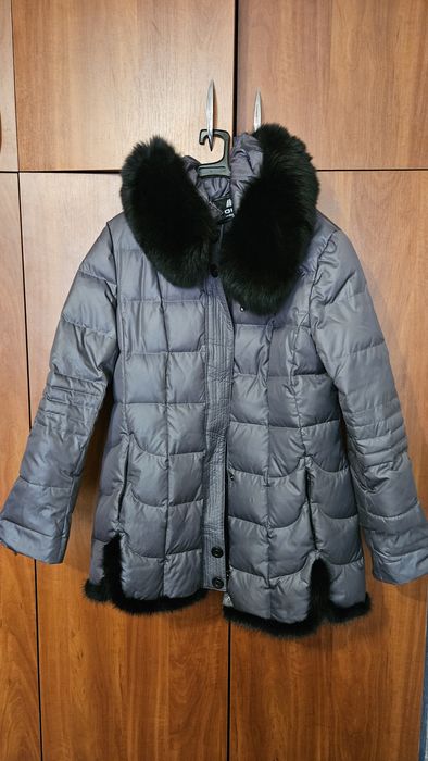 Пуховік жіночий з капюшоном