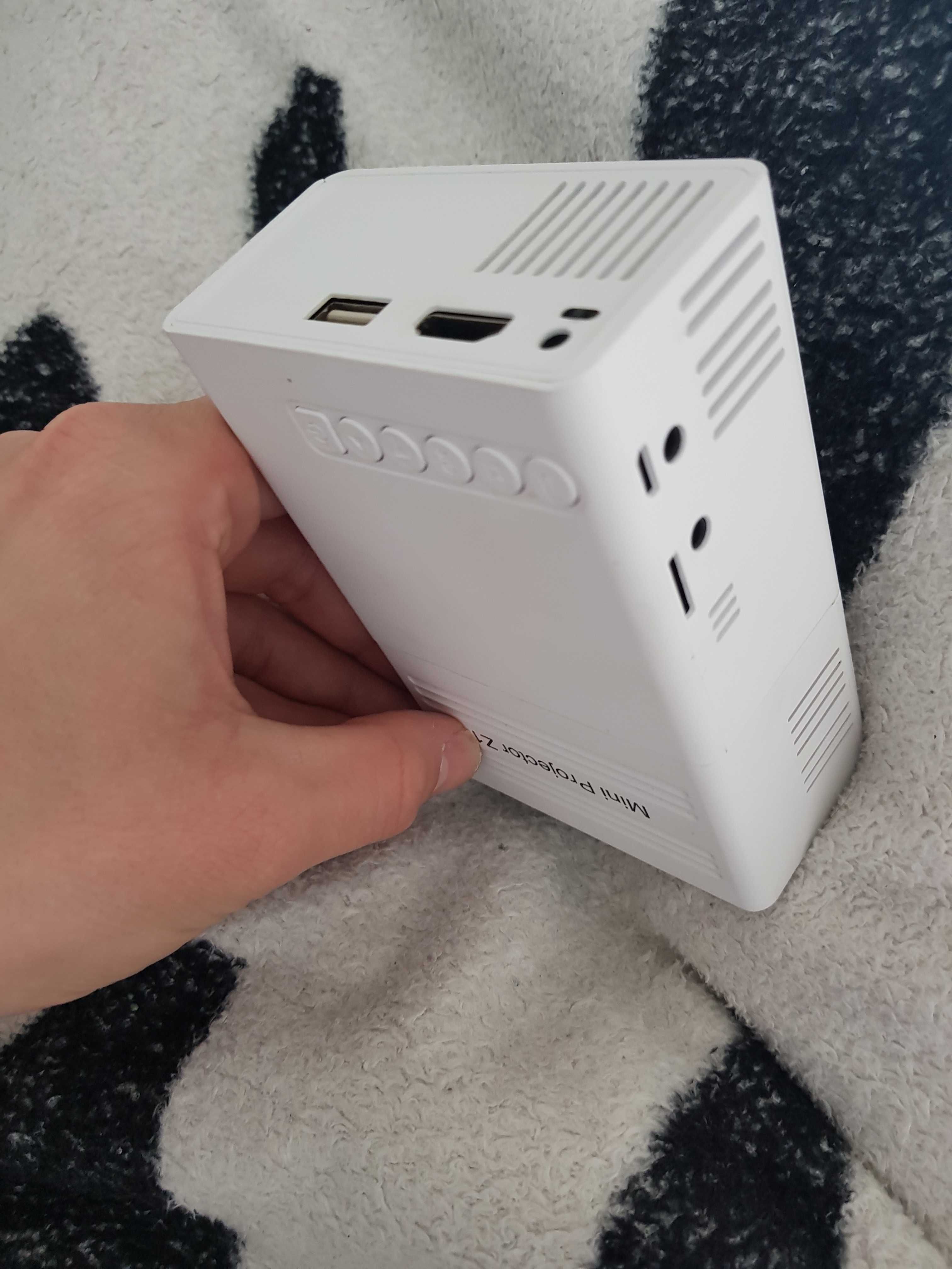 Miniprojektor z1