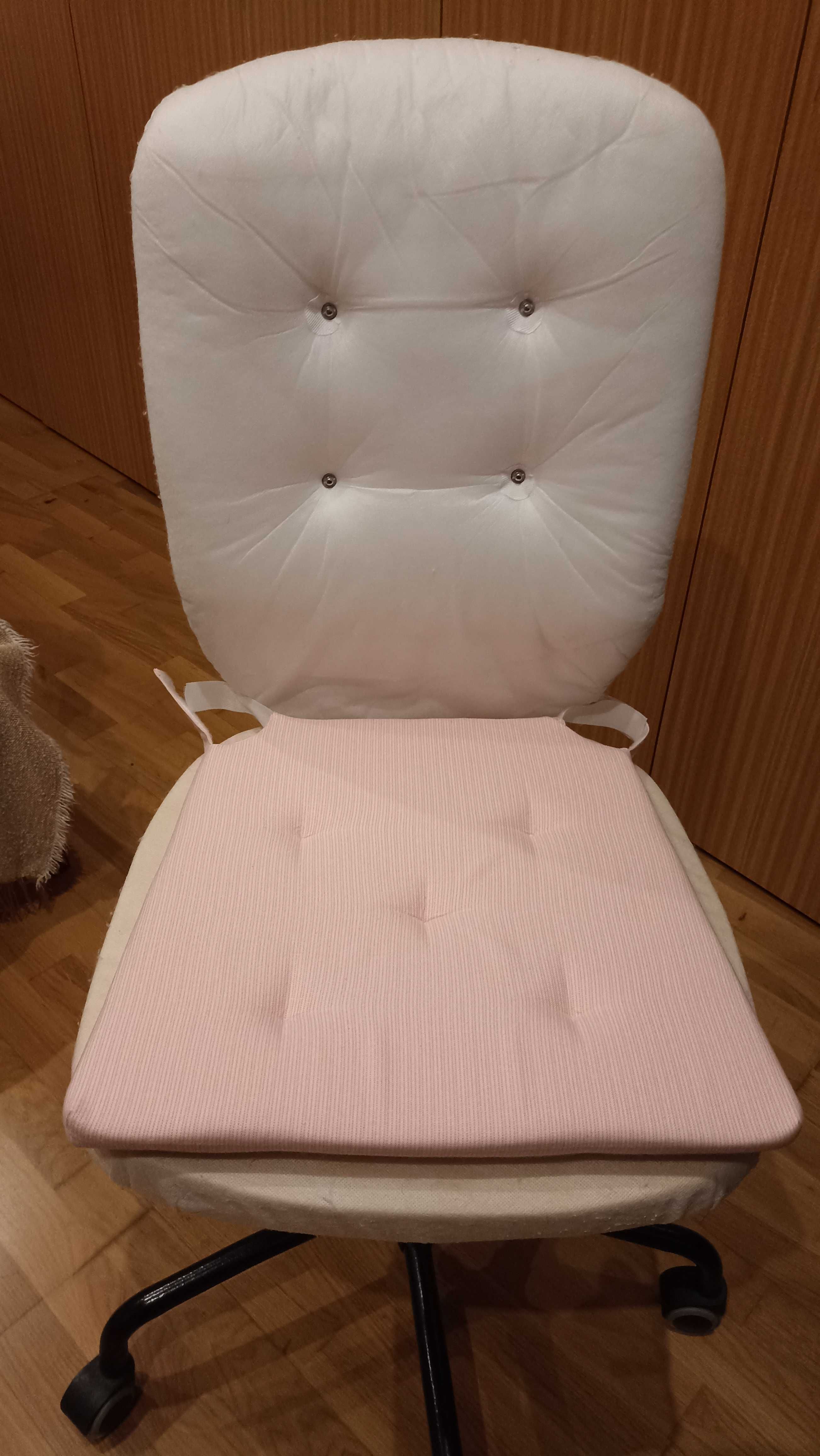 Cadeira giratória IKEA com almofada