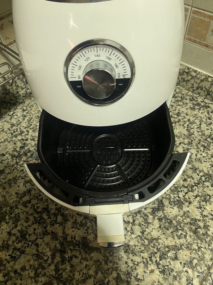 Vendo Air fryer com 1 mês de uso